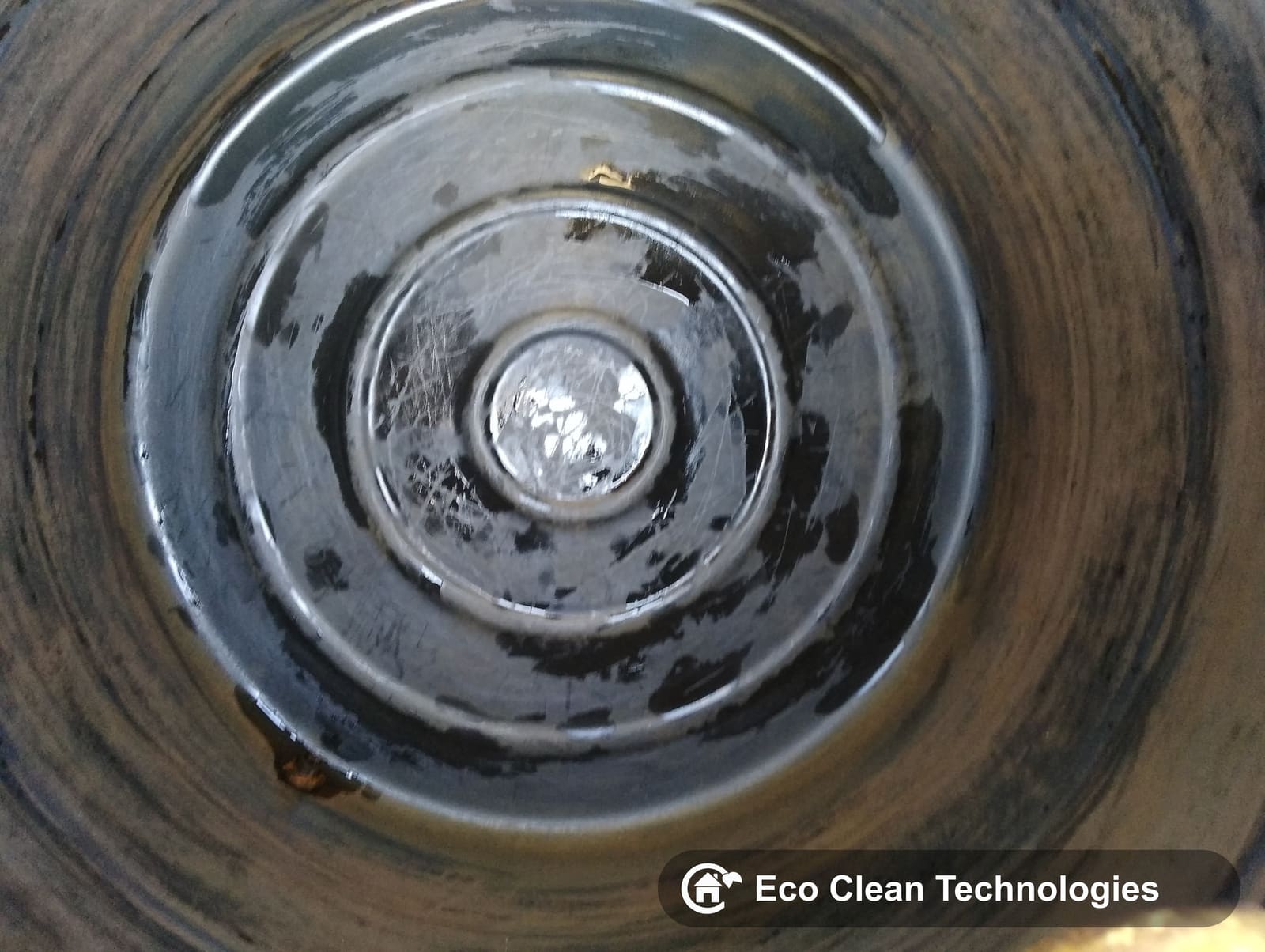 Clean tank floor after cleaning