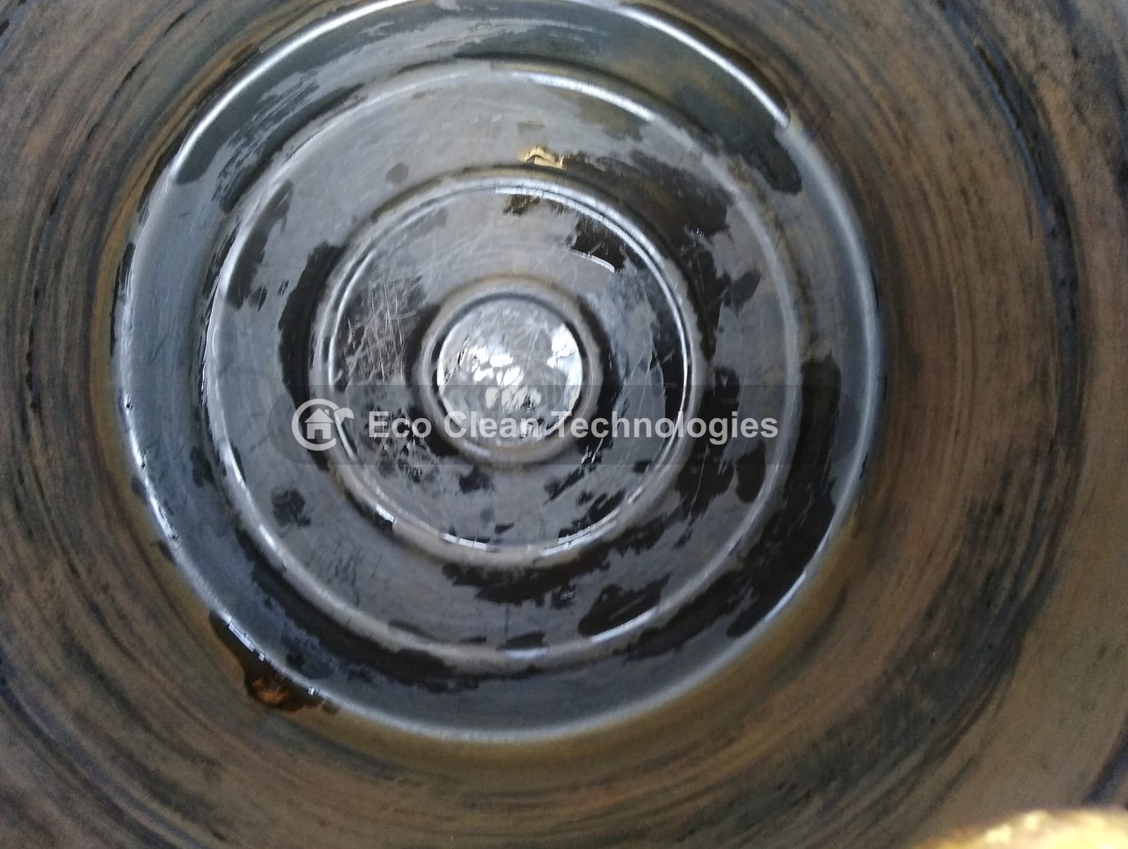 Clean tank floor after cleaning