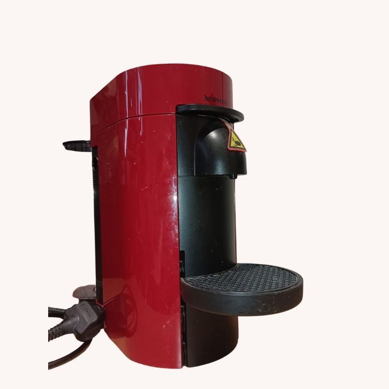 Nespresso VertuoPlus Coffee & Espresso Maker by De’Longhi with Aeroccino – Red | VGUC