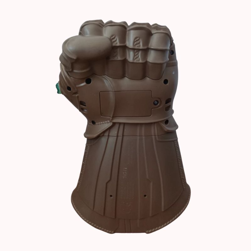 Avengers Marvel: Infinity War Gauntlet Electronic Fist Roleplay Toy from Hasbro - Image 3