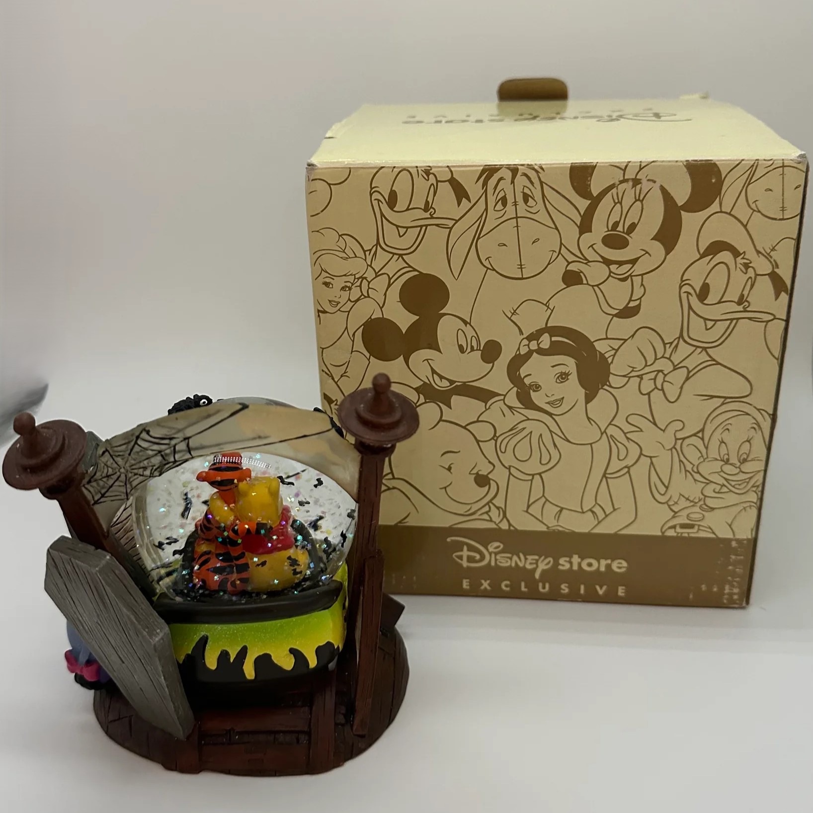 Disney Store Exclusive Rare Winnie the Pooh Halloween Snowglobe – NEW Vintage - Image 4